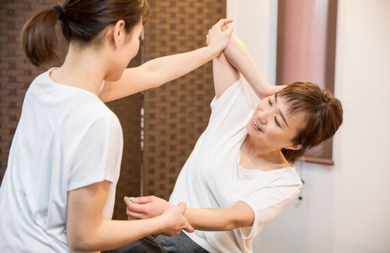 就寝前にストレッチを行うことで緊張を緩和し快眠へ導きます | リラクゼーションサロン・もみかる千葉鎌取駅前店